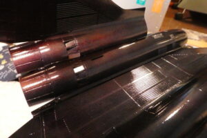 ７．銀、クリアブルー、クリアオレンジ、スモークグレー等を何度も吹き重ね