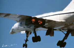 AFBを焚いて離陸する超音速旅客機コンコルド／ジョン・F・ケネディ空港／１９８２年