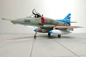 ８．キットにはインテイク下の防煙板がないので、プラ板で整形したものを付けてあります。