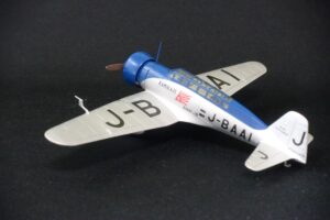 神風号２　コクピット内（全く見えませんが）も細かく作っています。残念なことに機体内部色は灰藍色であることが製作後にわかりました。